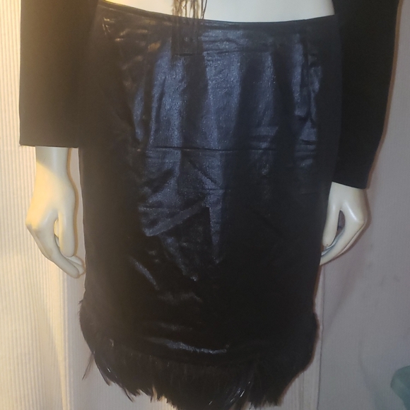 Cache shimmery skirt with feathers - Picture 2 of 5